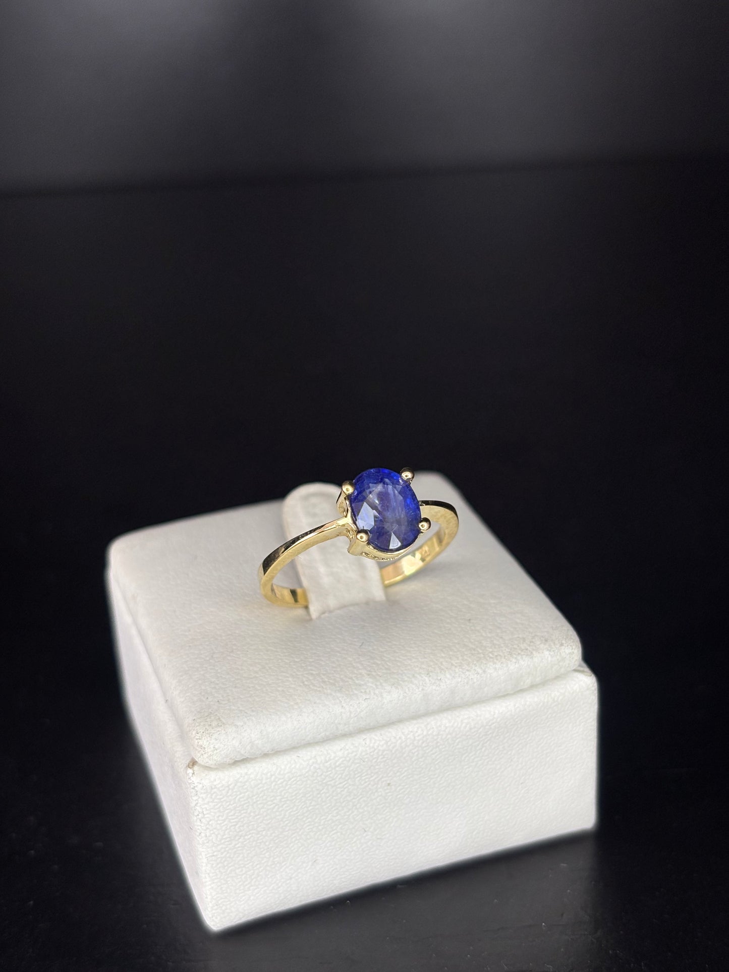 Anillo Oro 18k y Zafiro Ceylán
