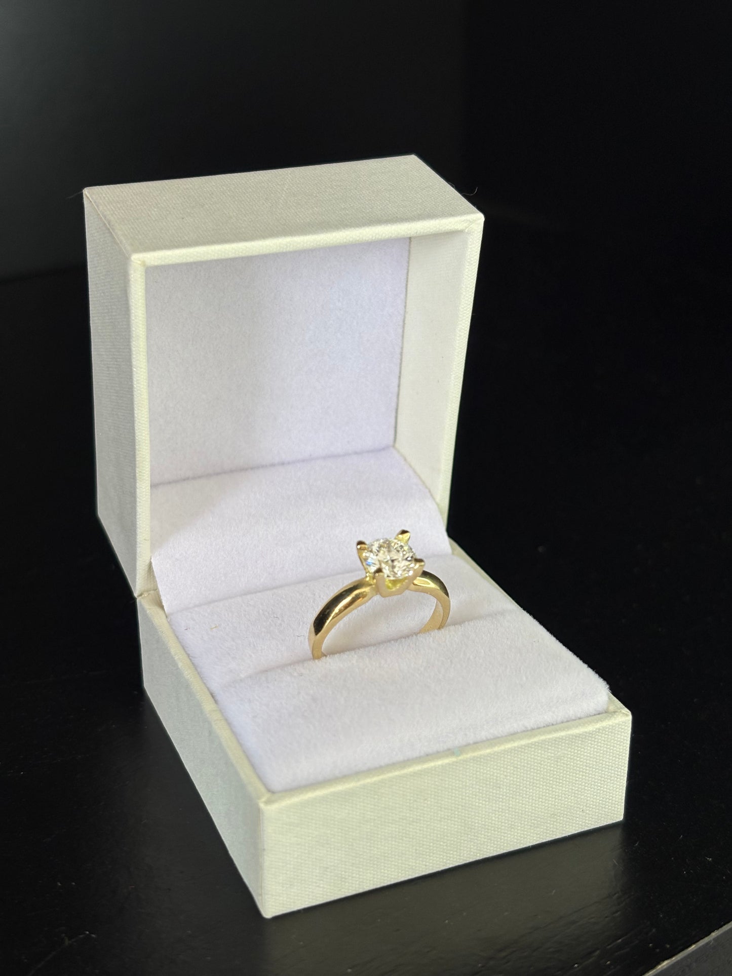 Cintillo 18k y Diamante