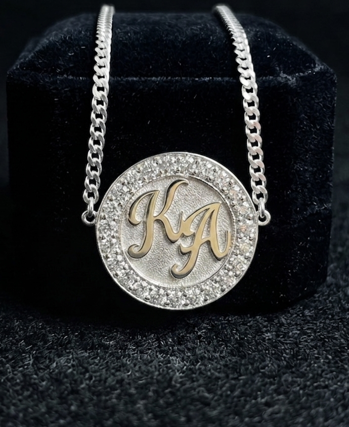 Cadena con iniciales imperial