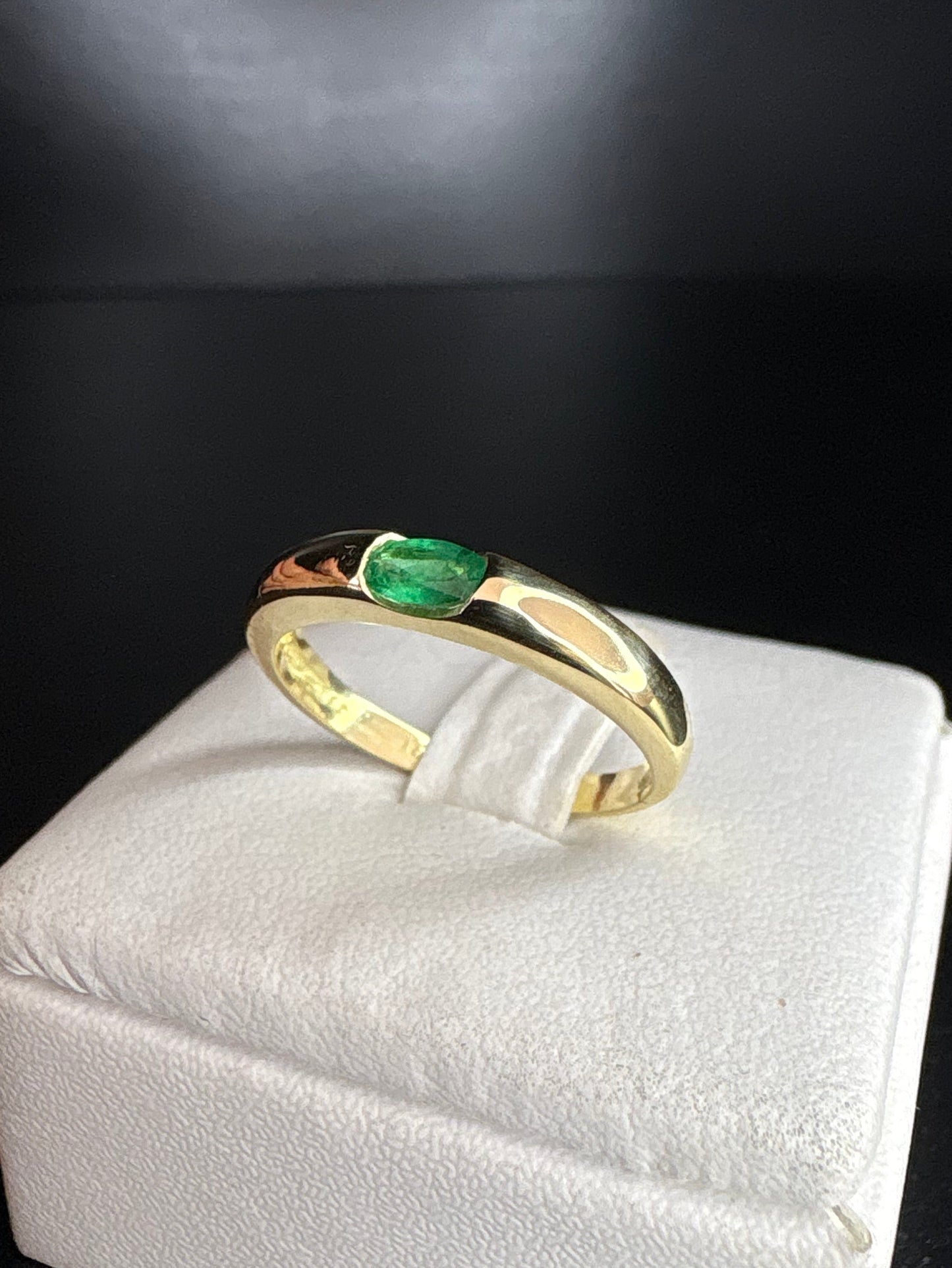 Anillo Cartier Oro y Esmeralda