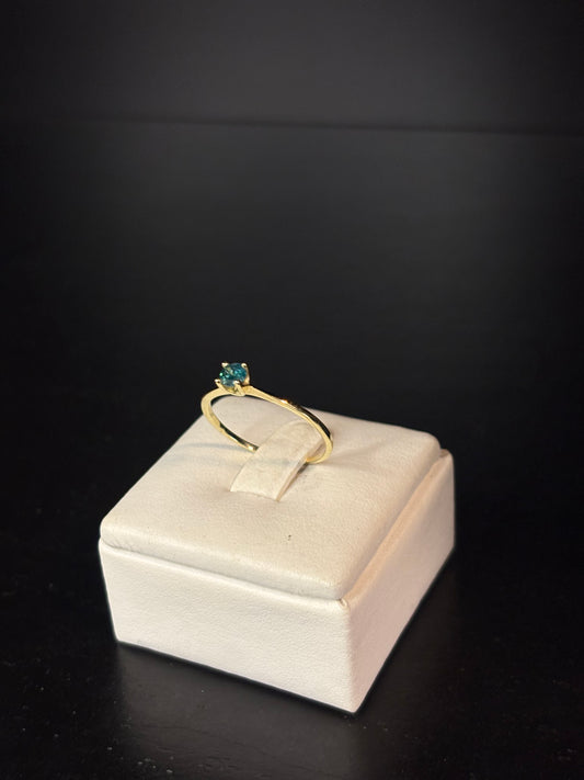 Cuntillo con diamante fancy vivid blue