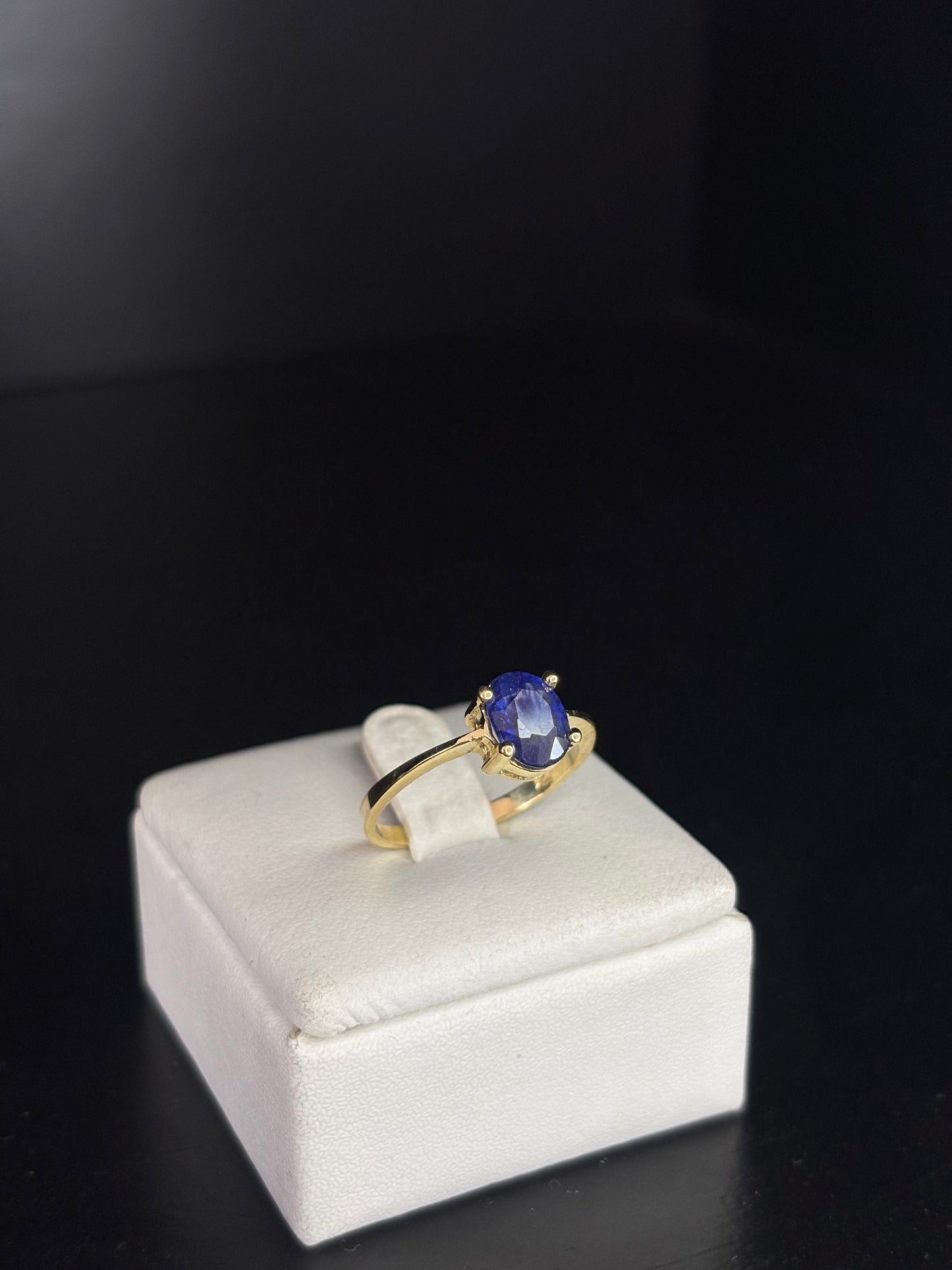 Anillo Oro 18k y Zafiro Ceylán