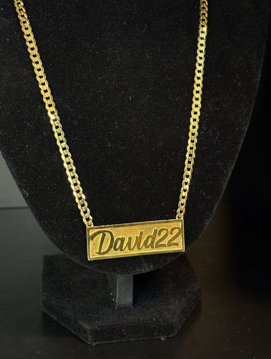 Cadena con marco Bañada